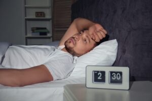 estoy tan cansado que no puedo dormir