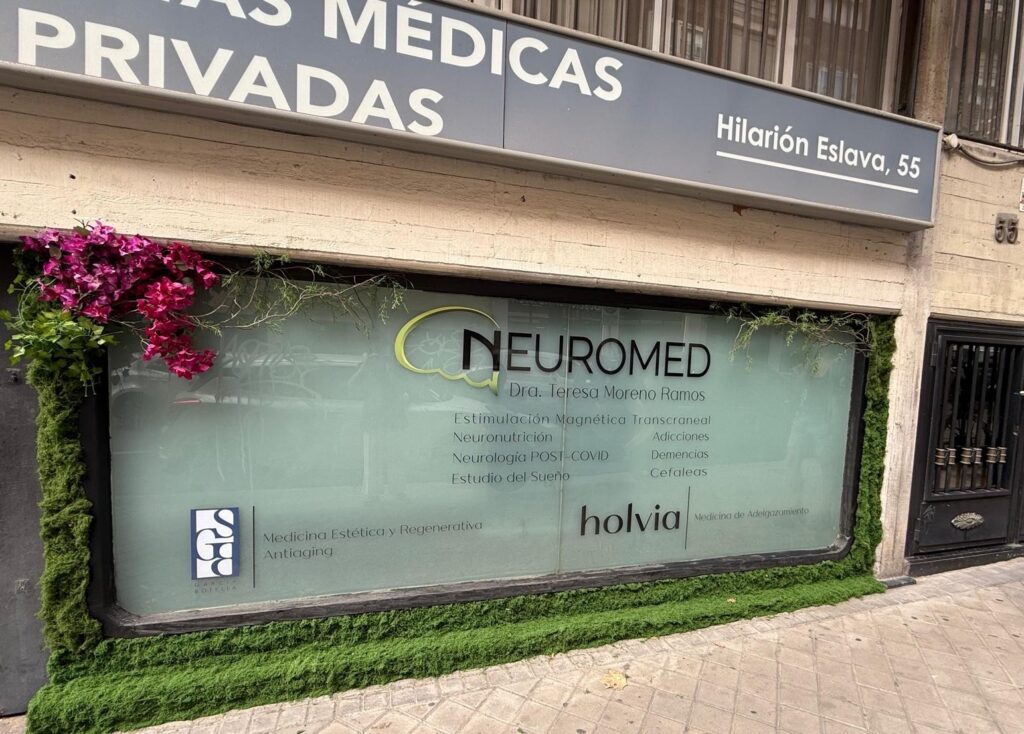 Fachada de la clínica Neuromed en Hilarión Eslava 55, Madrid